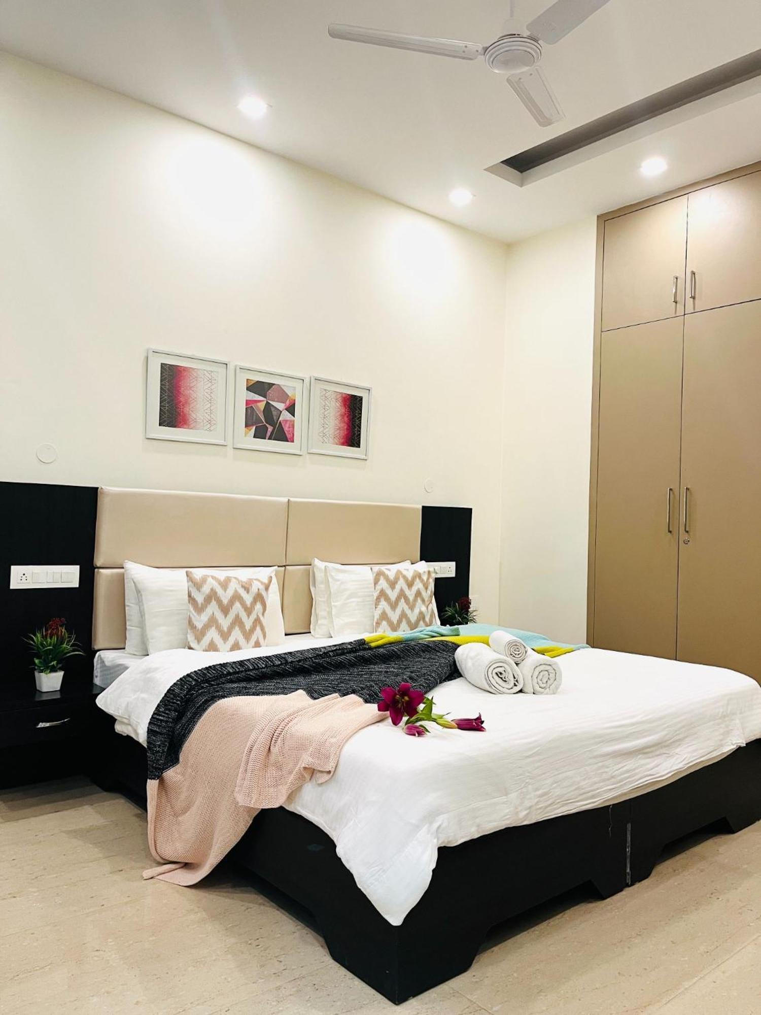 Bluo 1Bhk - Dlf Cybercity, Balcony, Lift, Parking Гургаон Экстерьер фото